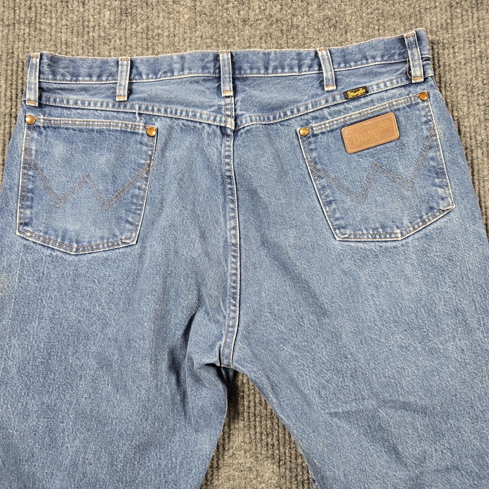 Wrangler Jeans Men 42x32 Blue Classic Straight Western Cowboy USA Made 38x30 - Picture 4 of 16